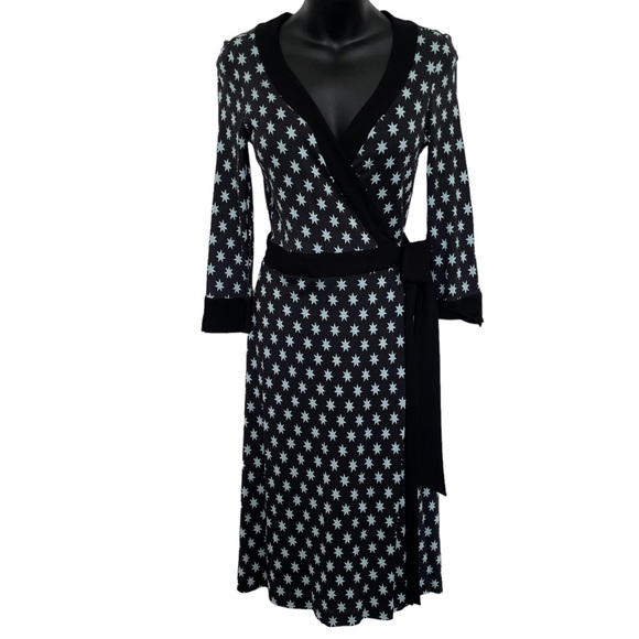 Diane Von Furstenberg Rare “Taurus" Banded Wrap Dress in Black/Pale Blue Size 6 - Picture 1 of 14